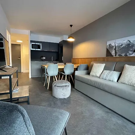 New By The Slopes In L'alpe D'huez Apartment